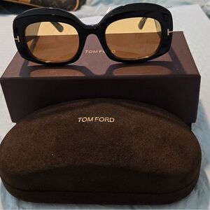 Tom Ford FT219 Black Frame Sunglasses with Gold Tint Lenses polarized 53:23:140M